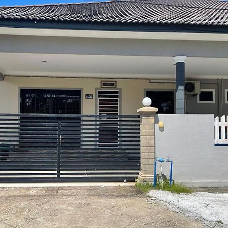 Nikmat Homestay Riyadh Kampong Tuan Mandak ภายนอก รูปภาพ